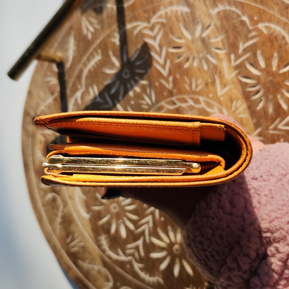 Louis Vuitton Epi Leather Compact Kisslock Wallet in Orange / Tangerine Color - Picture 7 of 17